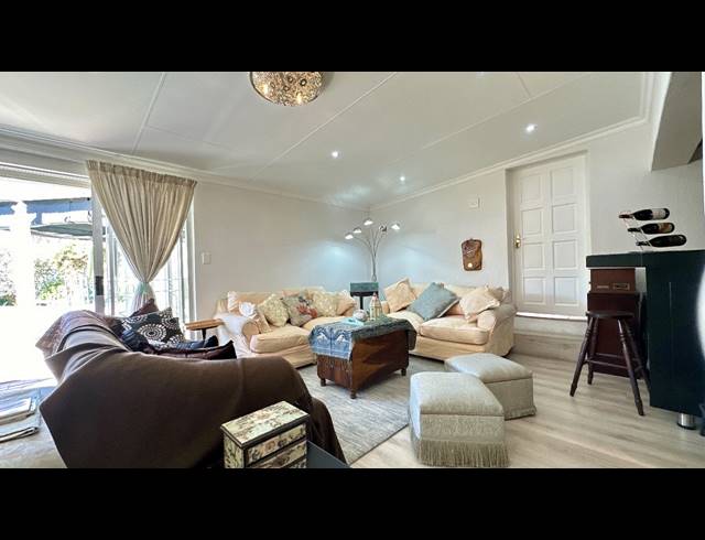 5 BEDROOM HOUSE FOR SALE IN ORMONDE